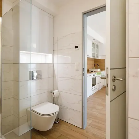 La Bella Centrum Apartmanok Kek Zoeld Heviz Exterior photo