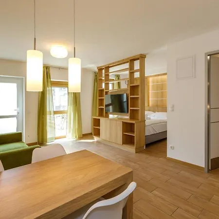 La Bella Centrum Apartmanok Kek Zoeld Heviz Exterior photo