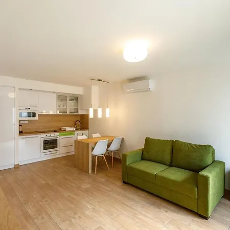 La Bella Centrum Apartmanok Kek Zoeld Heviz Exterior photo