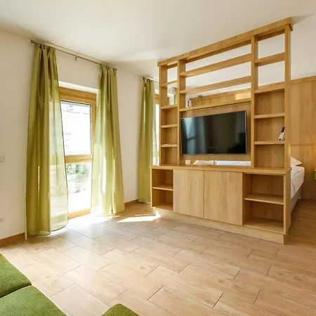 La Bella Centrum Apartmanok Kek Zoeld Heviz Exterior photo