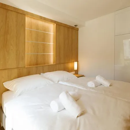 La Bella Centrum Apartmanok Kek Zoeld Heviz Exterior photo