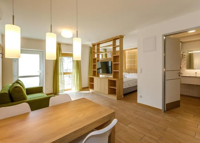 La Bella Centrum Apartmanok Kek Zoeld
